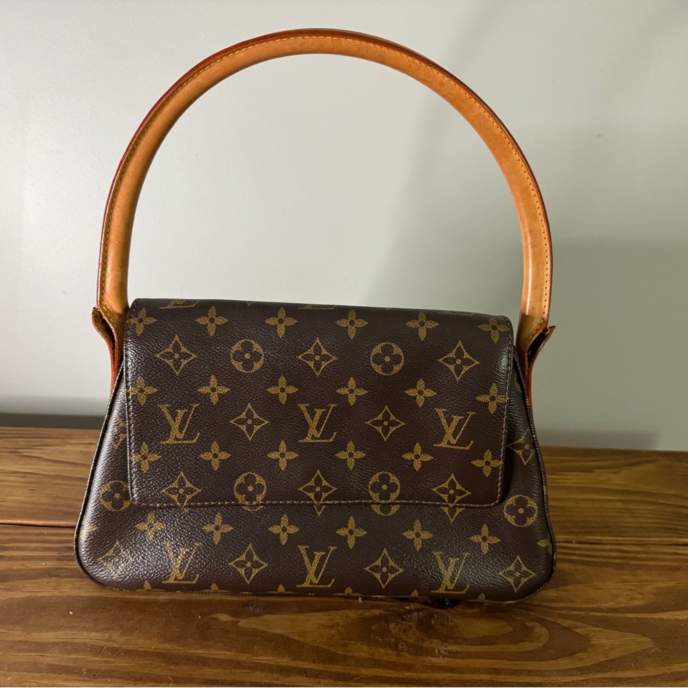 Louis Vuitton Monogram Y2K
2008 mini Looping handbag
Made in France
